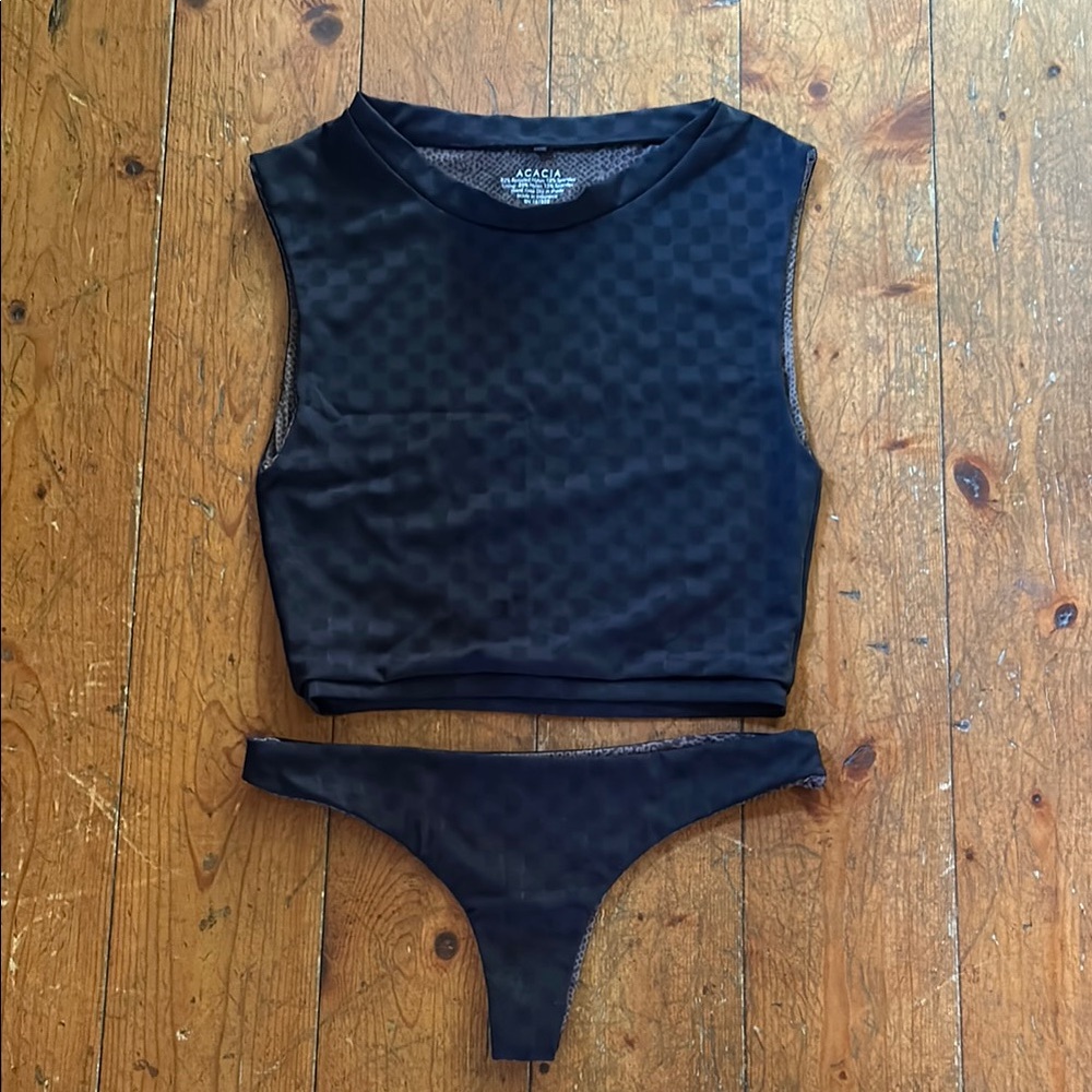 Acacia Black Checkered Costa Top and Ho’okipa Bottom Set. Size L